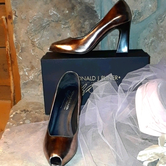 Donald J. Pliner Shoes - Donald J. Pliner pewter heels